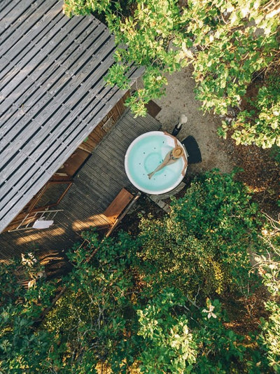 Pella Roca - Cabane Spa 2 - Love’nSpa - weekend en amoureux, love rooms avec spa ou jacuzzi privatif