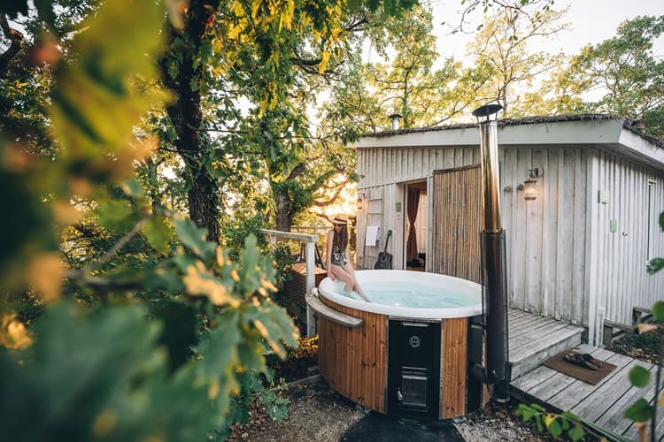 Pella Roca - Tropicabana - Love’nSpa - weekend en amoureux, love rooms avec spa ou jacuzzi privatif