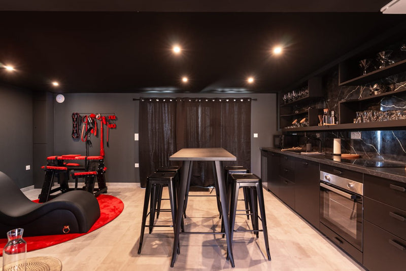 Primo - L’Interdit – Luxe, Glamour et Sensualité - Love’nSpa - weekend en amoureux, love rooms avec spa ou jacuzzi privatif2 de Chez MV - L’Interdit – Luxe, Glamour et Sensualité
