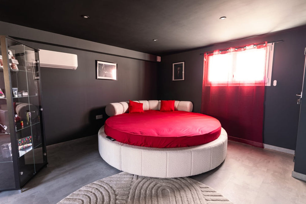Primo - L’Interdit – Luxe, Glamour et Sensualité - Love’nSpa - weekend en amoureux, love rooms avec spa ou jacuzzi privatif5 de Chez MV - L’Interdit – Luxe, Glamour et Sensualité
