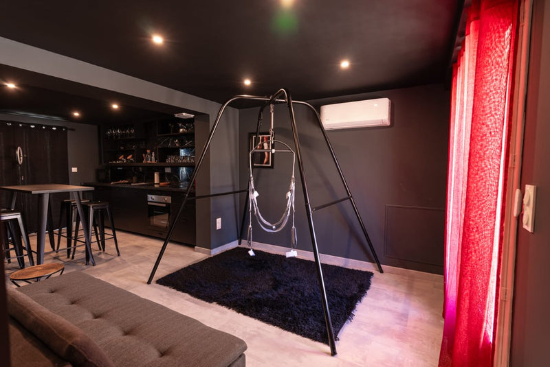 Primo - L’Interdit – Luxe, Glamour et Sensualité - Love’nSpa - weekend en amoureux, love rooms avec spa ou jacuzzi privatif1 de Chez MV - L’Interdit – Luxe, Glamour et Sensualité
