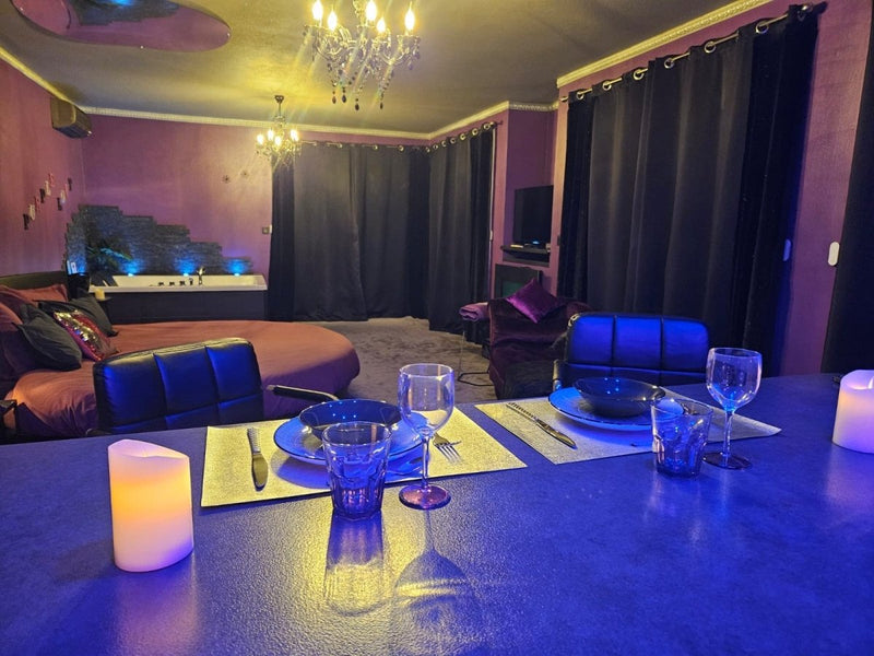 Purple Lovt - Love’nSpa - weekend en amoureux, love rooms avec spa ou jacuzzi privatif