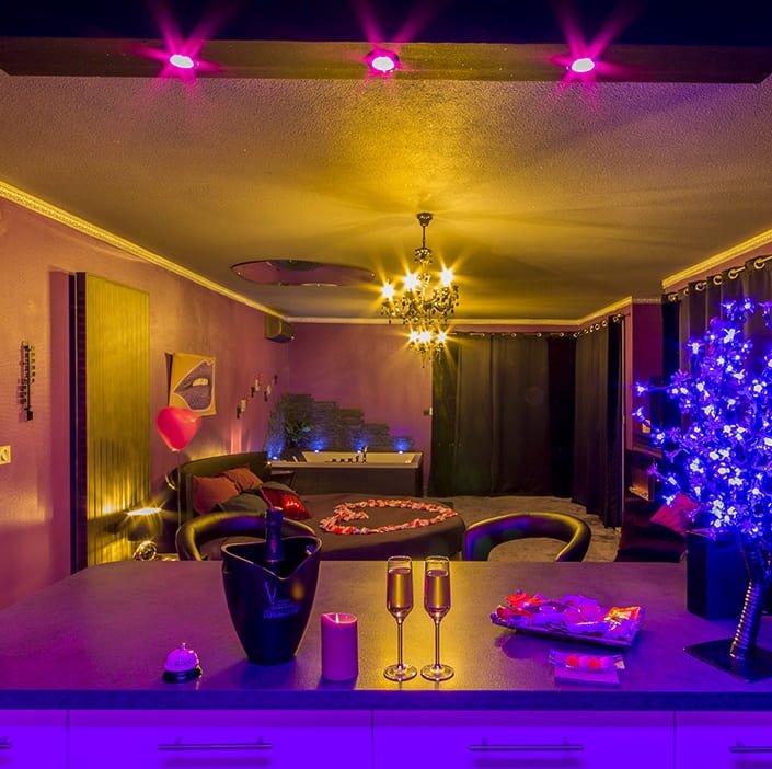 Purple Lovt - Love’nSpa - weekend en amoureux, love rooms avec spa ou jacuzzi privatif