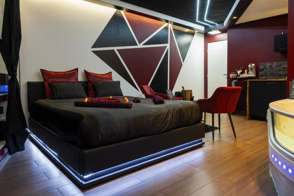 Redroom - Love’nSpa - weekend en amoureux, love rooms avec spa ou jacuzzi privatif1 de Redroom
