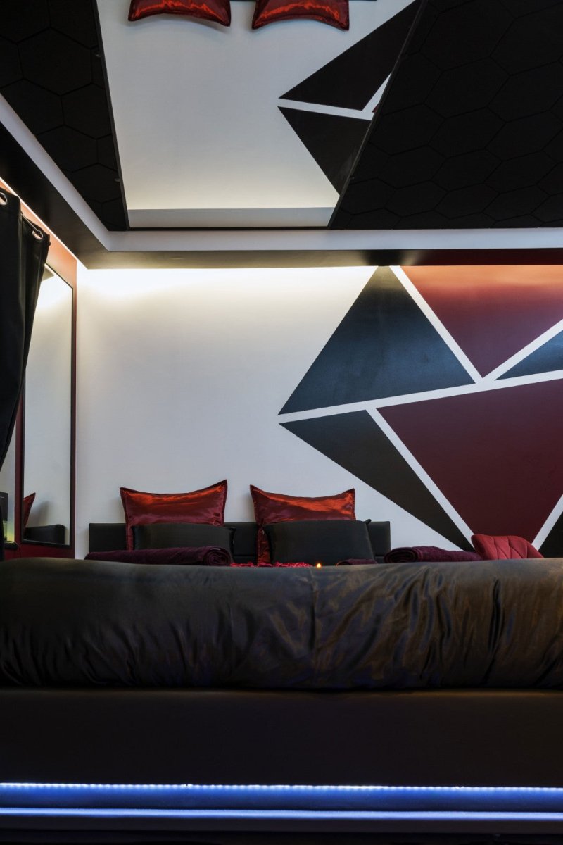 Redroom - Love’nSpa - weekend en amoureux, love rooms avec spa ou jacuzzi privatif15 de Redroom
