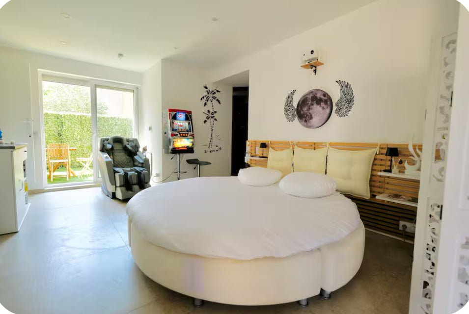 Romantic Room Alexis - Love’nSpa - weekend en amoureux, love rooms avec spa ou jacuzzi privatif7 de Romantic Room Alexis
