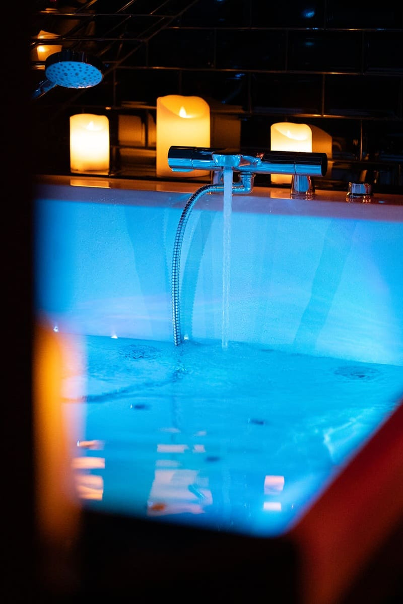 Romantic Rooms Granville - Love’nSpa - weekend en amoureux, love rooms avec spa ou jacuzzi privatif2 de Romantic Rooms Granville
