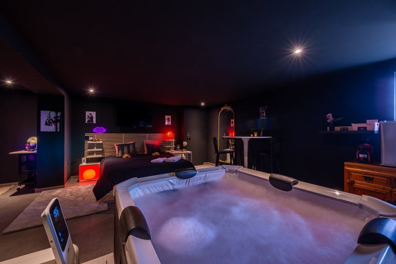 Rose bonbon korng kim chheng - Love’nSpa - weekend en amoureux, love rooms avec spa ou jacuzzi privatif