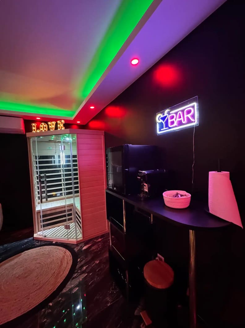 RoyalRoom - Love’nSpa - weekend en amoureux, love rooms avec spa ou jacuzzi privatif4 de RoyalRoom
