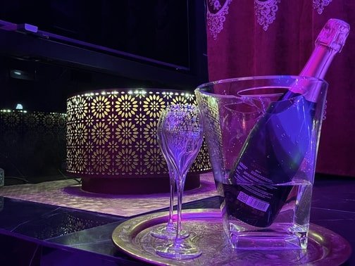 Sheherazade - Love’nSpa - weekend en amoureux, love rooms avec spa ou jacuzzi privatif10 de Sheherazade - Lyon Intramuros
