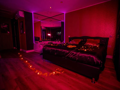 Shiny Cloud - Love’nSpa - weekend en amoureux, love rooms avec spa ou jacuzzi privatif