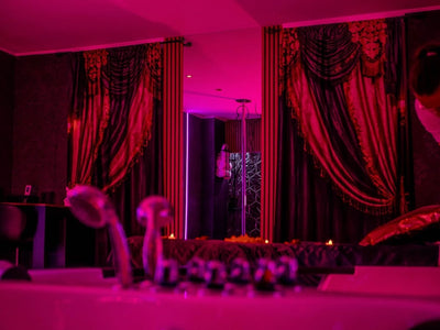 Shiny Cloud - Love’nSpa - weekend en amoureux, love rooms avec spa ou jacuzzi privatif