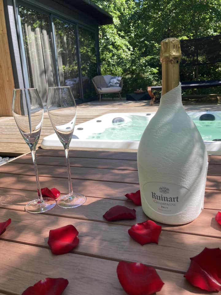 So Wood 33 - Love’nSpa - weekend en amoureux, love rooms avec spa ou jacuzzi privatif