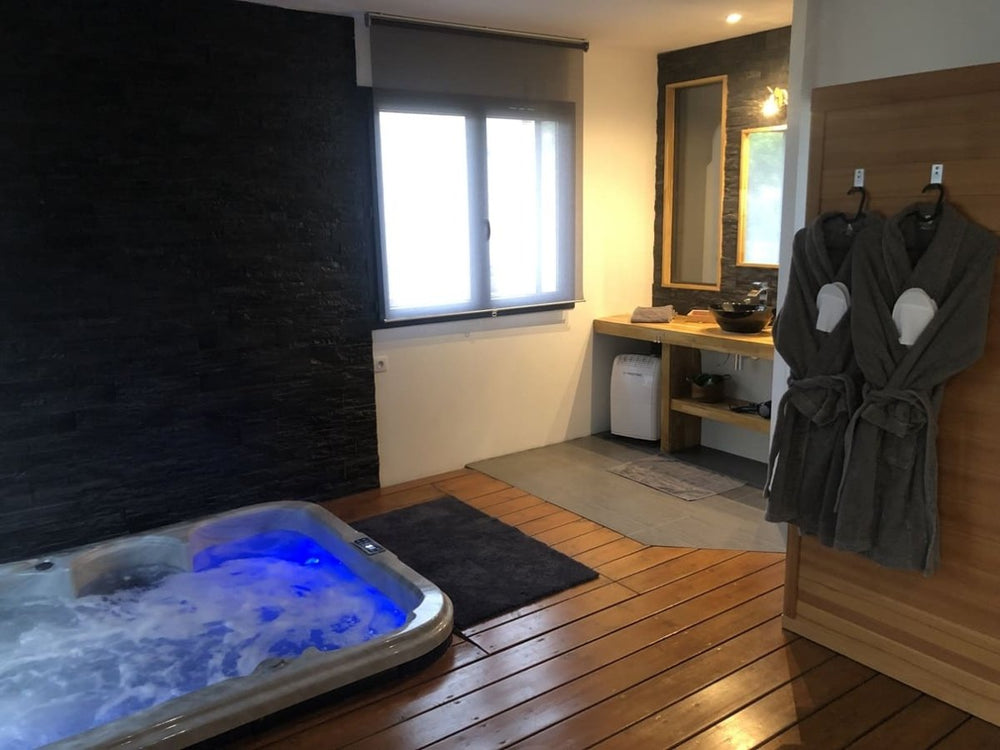 Suit'Dream - Suite Rouge - Love’nSpa - weekend en amoureux, love rooms avec spa ou jacuzzi privatif7 de Suit'Dream - Suite Rouge
