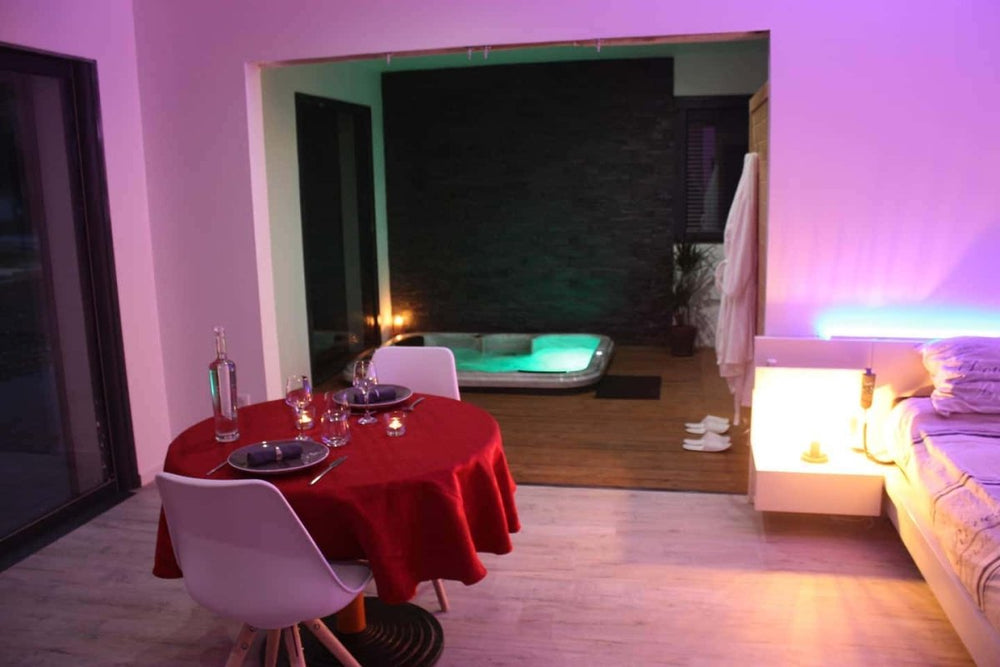 Suit'Dream - Suite Rouge - Love’nSpa - weekend en amoureux, love rooms avec spa ou jacuzzi privatif1 de Suit'Dream - Suite Rouge
