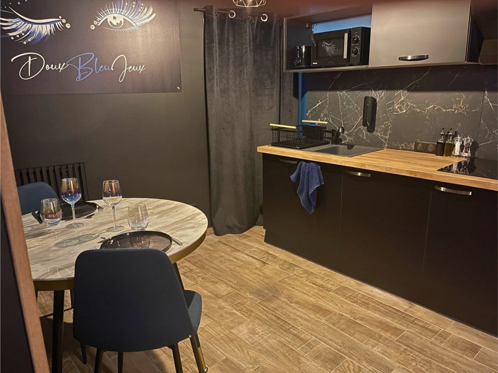Suite Casanova - Doux Bleu Jeux - Love’nSpa - weekend en amoureux, love rooms avec spa ou jacuzzi privatif9 de Suite Casanova - Doux Bleu Jeux

