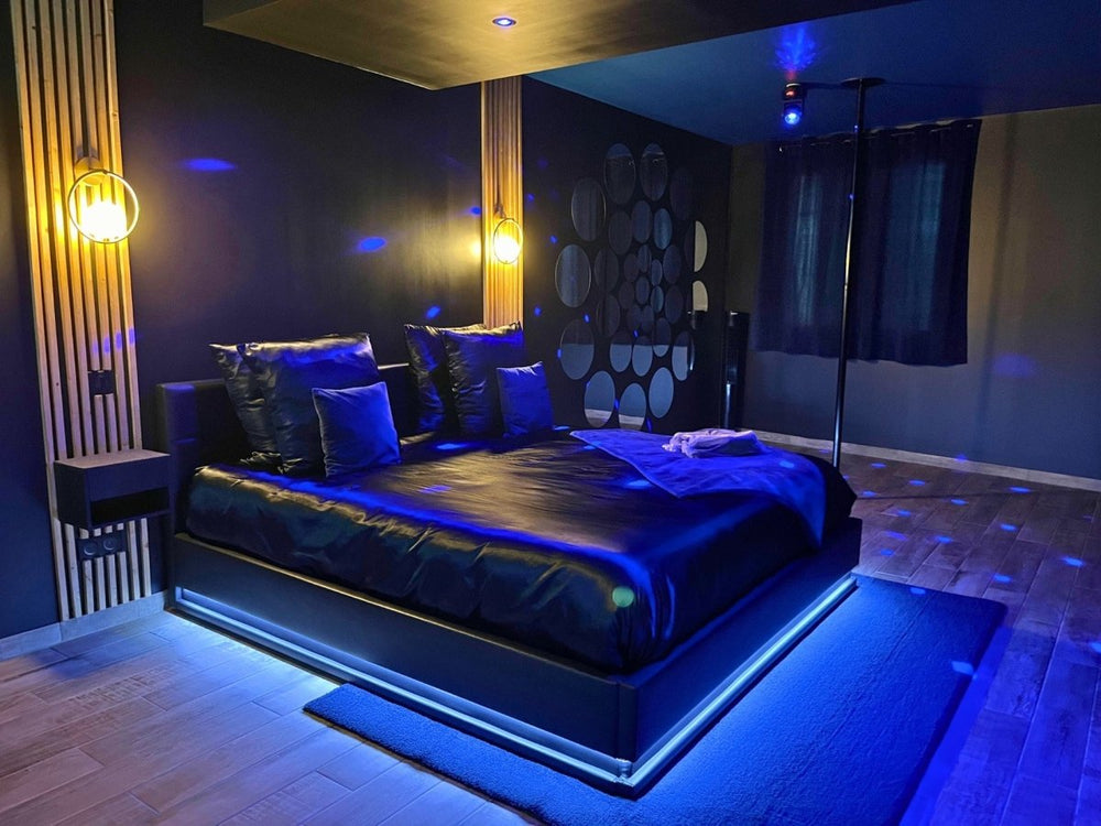 Suite Casanova - Doux Bleu Jeux - Love’nSpa - weekend en amoureux, love rooms avec spa ou jacuzzi privatif2 de Suite Casanova - Doux Bleu Jeux
