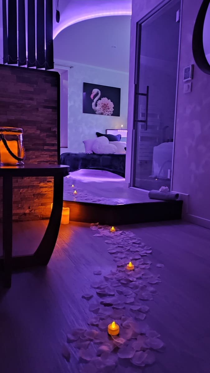 Suite Hors du Temps - Love’nSpa - weekend en amoureux, love rooms avec spa ou jacuzzi privatif3 de Suite Hors du Temps
