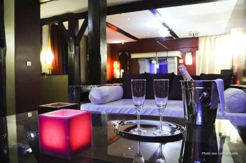 Suite Sultane by Le Clos des Thermes - Love’nSpa - weekend en amoureux, love rooms avec spa ou jacuzzi privatif1 de Suite Sultane by Le Clos des Thermes
