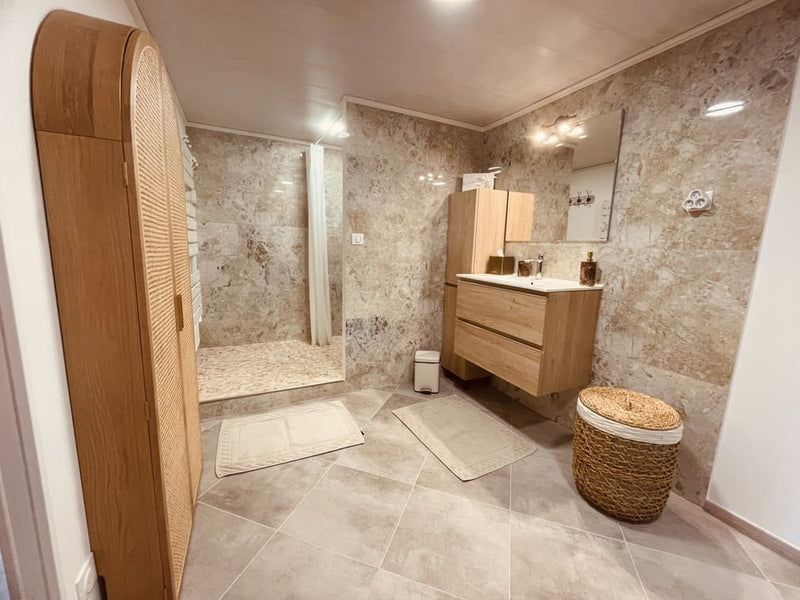 Suite Villa Le belvédère Cévenol - Love’nSpa - weekend en amoureux, love rooms avec spa ou jacuzzi privatif4 de La suite Villa L'Eden - Le Belvédère Cévenol
