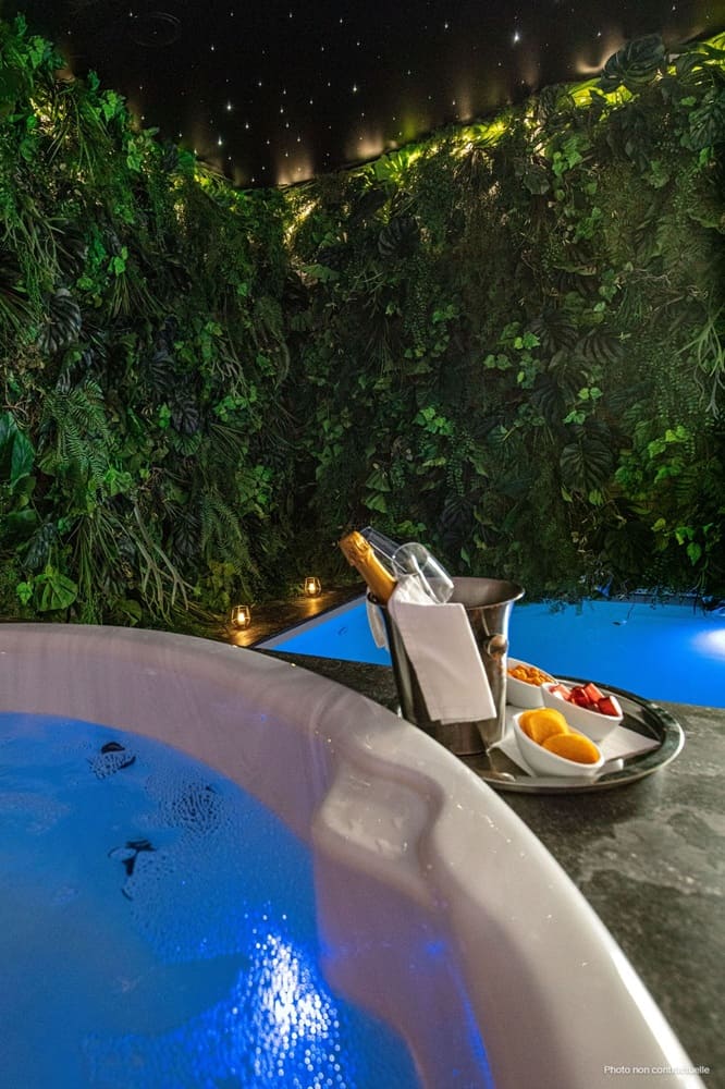 Suite Zanzibar by Le Clos des Thermes - Love’nSpa - weekend en amoureux, love rooms avec spa ou jacuzzi privatif