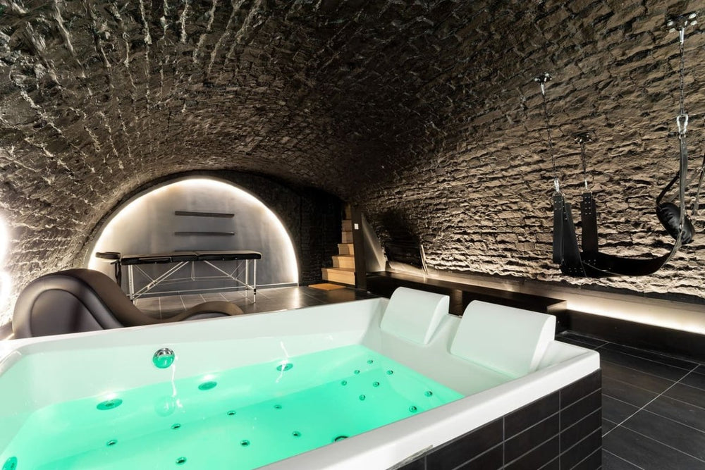 To the Moon and back - Love’nSpa - weekend en amoureux, love rooms avec spa ou jacuzzi privatif1 de To the Moon and back
