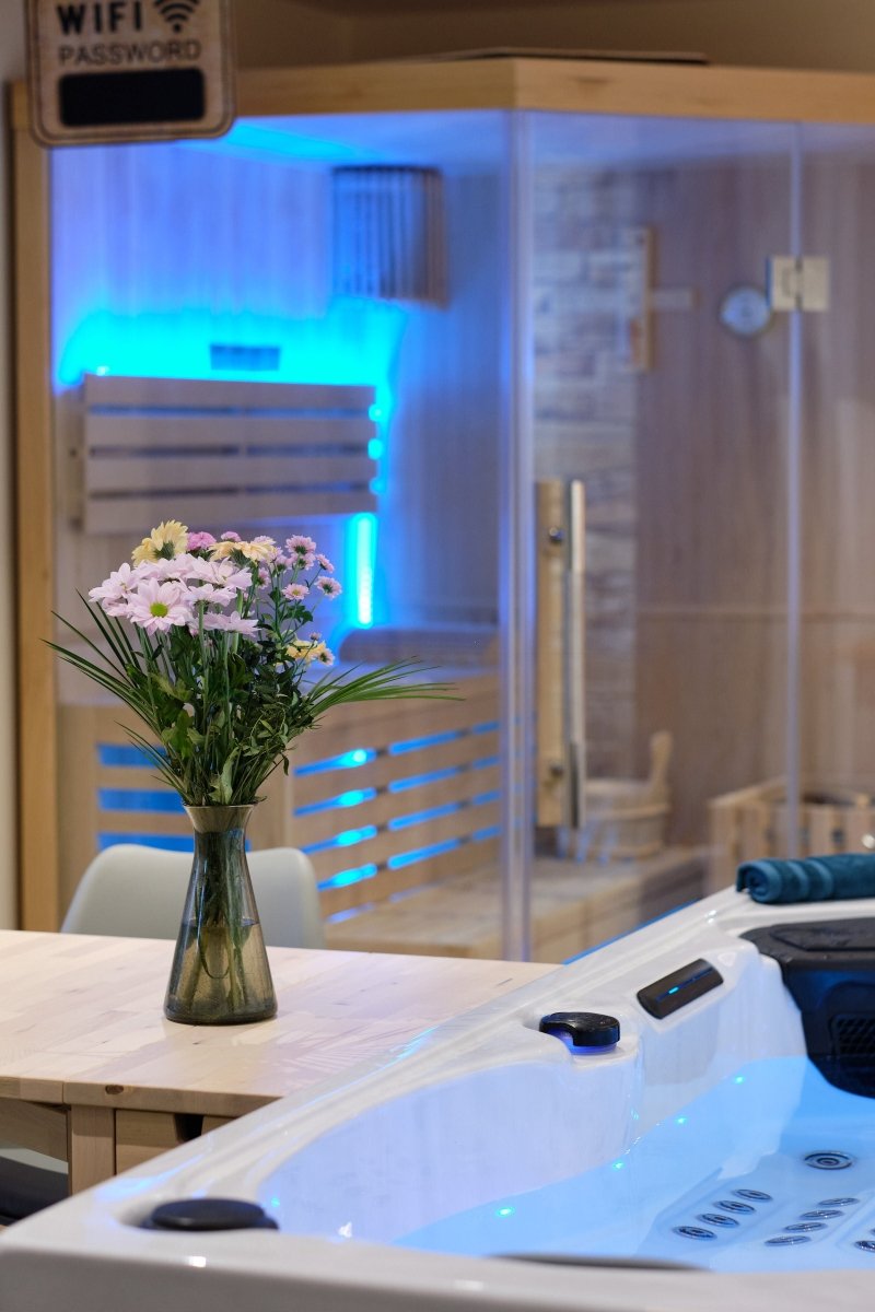 TOY - Love’nSpa - weekend en amoureux, love rooms avec spa ou jacuzzi privatif13 de TOY
