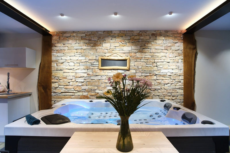 TOY - Love’nSpa - weekend en amoureux, love rooms avec spa ou jacuzzi privatif3 de TOY
