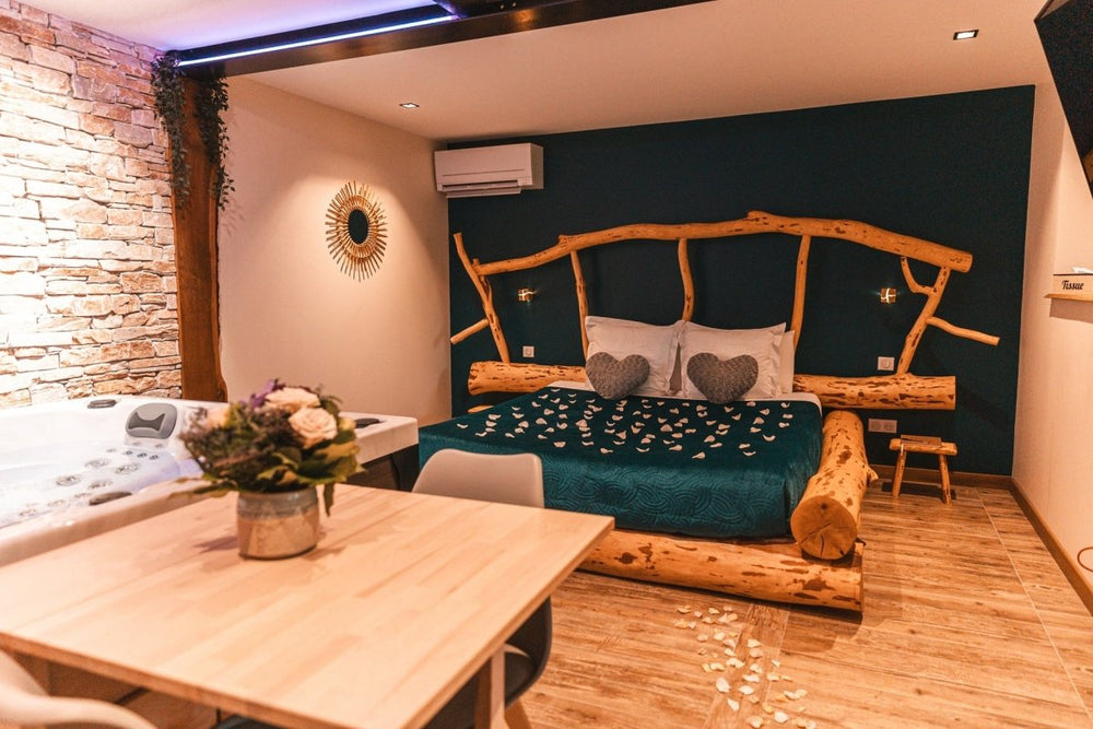 TOY - Love’nSpa - weekend en amoureux, love rooms avec spa ou jacuzzi privatif8 de TOY
