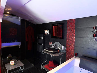 Une Parenthèse pour Deux - Chambre Rouge Passion - Love’nSpa - weekend en amoureux, love rooms avec spa ou jacuzzi privatif