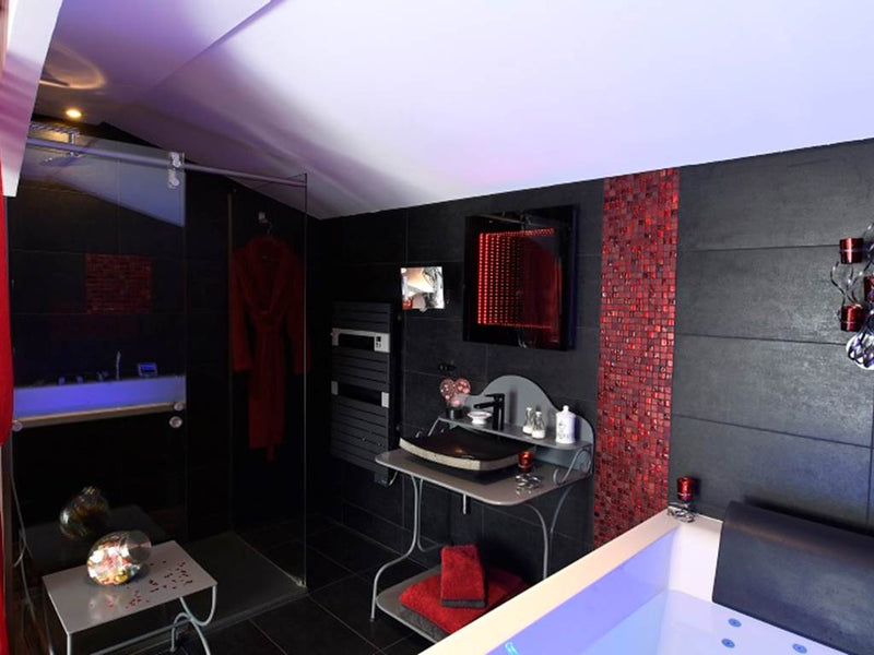 Une Parenthèse pour Deux - Chambre Rouge Passion - Love’nSpa - weekend en amoureux, love rooms avec spa ou jacuzzi privatif