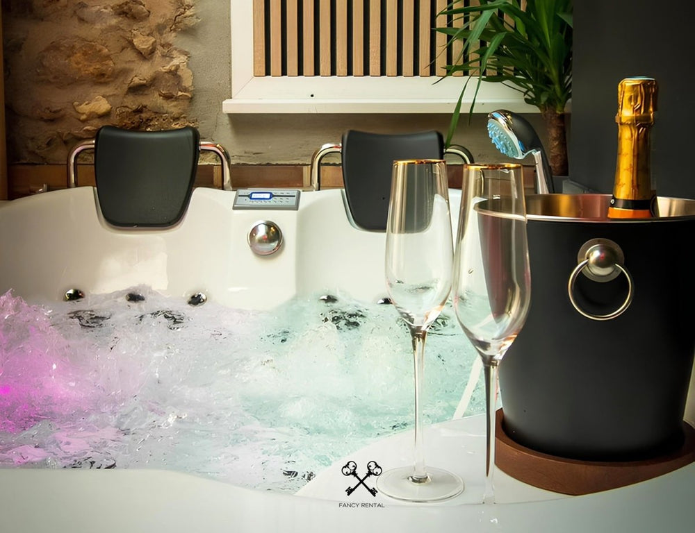 VELVET & LEATHER Loveroom - Secretroom - Sauna balnéo cinéma | par Fancy Rental - Love’nSpa - weekend en amoureux, love rooms avec spa ou jacuzzi privatif3 de VELVET & LEATHER Loveroom - Secretroom - Sauna balnéo cinéma | par Fancy Rental
