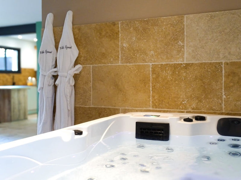 Villa Lynaë - Love’nSpa - weekend en amoureux, love rooms avec spa ou jacuzzi privatif