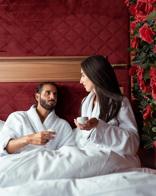 Suite VIP du Paris Yacht Hôtel avec lit double, vue Seine, balcon et jacuzzi Lovenspa.18 de VIP Paris Yacht hôtel - Suite Amour
