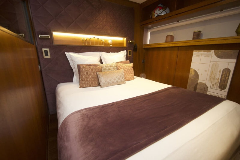 VIP Paris Yacht hôtel - Suite Art Déco - Love’nSpa - weekend en amoureux, love rooms avec spa ou jacuzzi privatif1 de VIP Paris Yacht hôtel - Suite Art Déco
