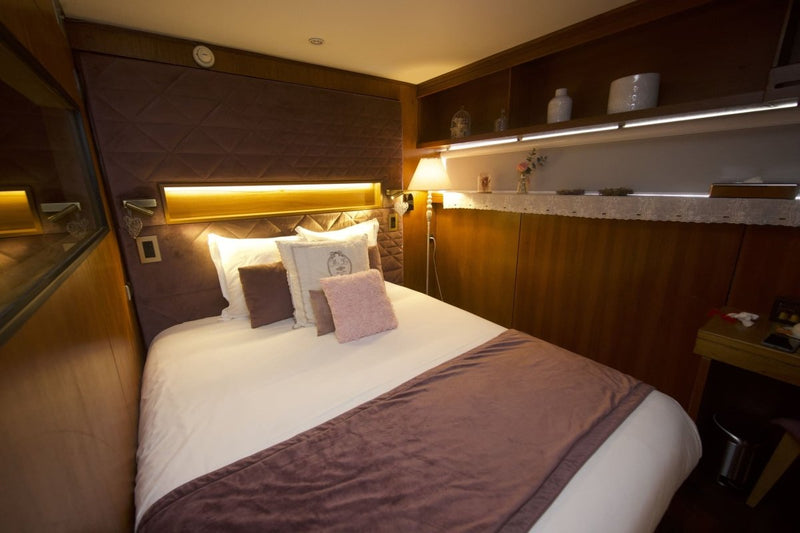 VIP Paris Yacht hôtel - Suite Romantique - Love’nSpa - weekend en amoureux, love rooms avec spa ou jacuzzi privatif