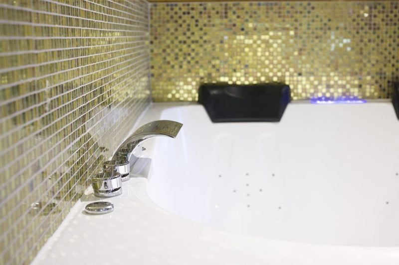 VIP Paris Yacht hôtel - Suite Solaire - Love’nSpa - weekend en amoureux, love rooms avec spa ou jacuzzi privatif1 de VIP Paris Yacht hôtel - Suite Solaire
