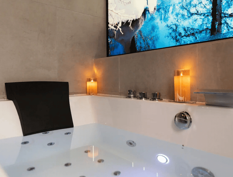 Ze Chambers - Love’nSpa - weekend en amoureux, love rooms avec spa ou jacuzzi privatif2 de Ze Chambers
