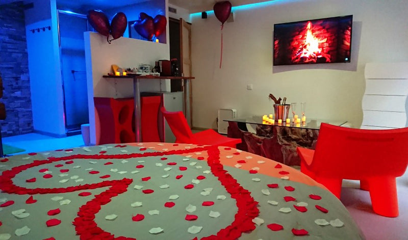 DOMAINE DE LA BESNERIE La Suit’Moonlight - Love’nSpa - weekend en amoureux, love rooms avec spa ou jacuzzi privatif