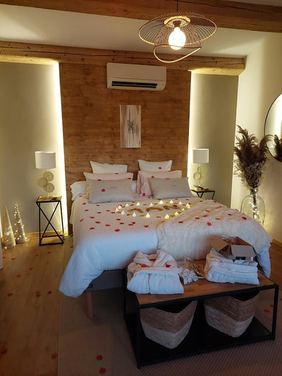 Noemma Chambre de charme - Love’nSpa - weekend en amoureux, love rooms avec spa ou jacuzzi privatif