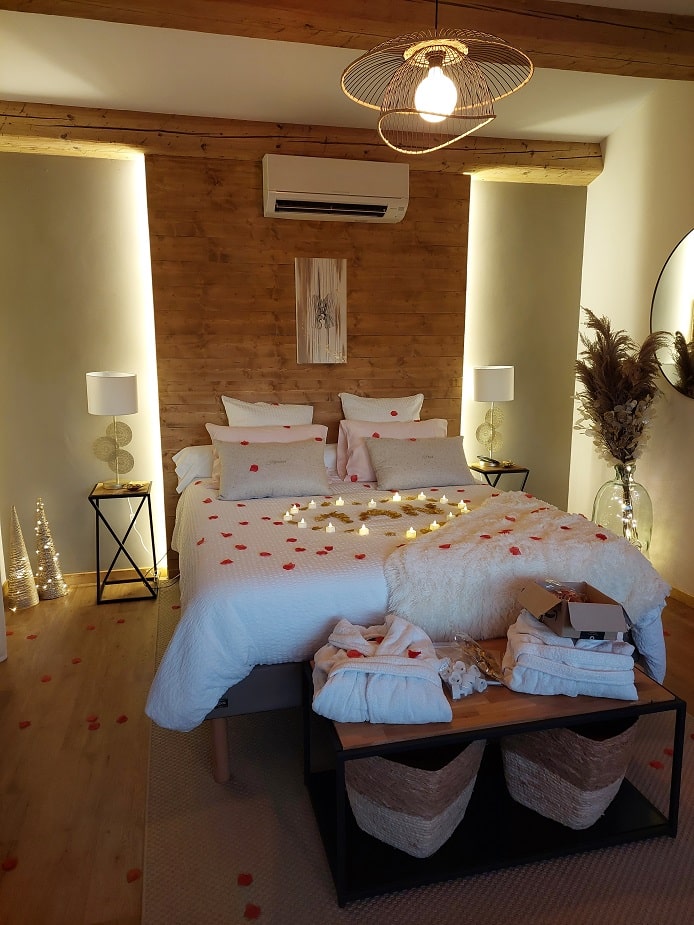 Noemma Chambre de charme - Love’nSpa - weekend en amoureux, love rooms avec spa ou jacuzzi privatif