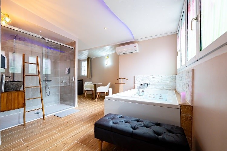Au Temps des Cerises - Le Bougainvillier - Love’nSpa - weekend en amoureux, love rooms avec spa ou jacuzzi privatif