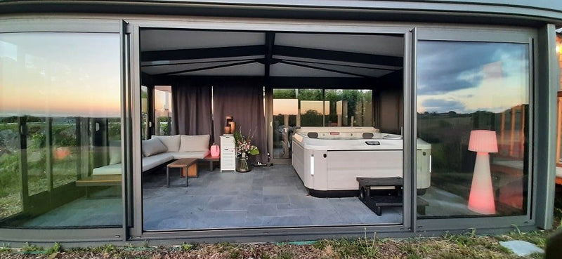 Cath & Sens - Love’nSpa - weekend en amoureux, love rooms avec spa ou jacuzzi privatif4 de La Roulotte Kamadéva by Cath & Sens
