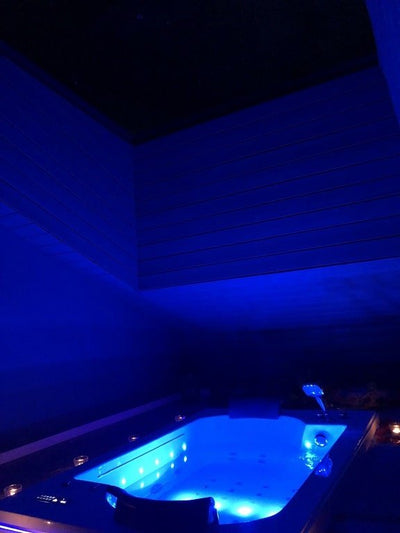 Chambre Azzuro - Love’nSpa - weekend en amoureux, love rooms avec spa ou jacuzzi privatif