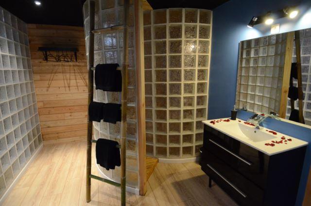 Chambre Azzuro - Love’nSpa - weekend en amoureux, love rooms avec spa ou jacuzzi privatif