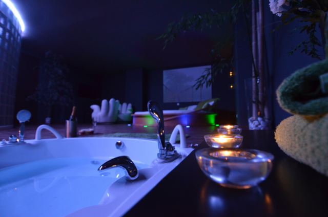 Chambre Ignazio - Love’nSpa - weekend en amoureux, love rooms avec spa ou jacuzzi privatif
