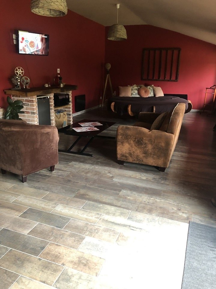 Chambre Innamorato - Love’nSpa - weekend en amoureux, love rooms avec spa ou jacuzzi privatif4 de Chambre Innamorato
