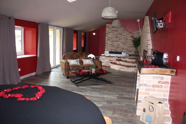 Chambre Innamorato - Love’nSpa - weekend en amoureux, love rooms avec spa ou jacuzzi privatif3 de Chambre Innamorato
