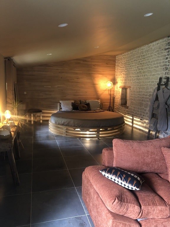 Chambre Tesoro - Love’nSpa - weekend en amoureux, love rooms avec spa ou jacuzzi privatif4 de Chambre Tesoro
