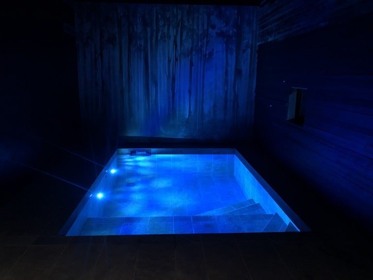 Chambre Tesoro - Love’nSpa - weekend en amoureux, love rooms avec spa ou jacuzzi privatif1 de Chambre Tesoro
